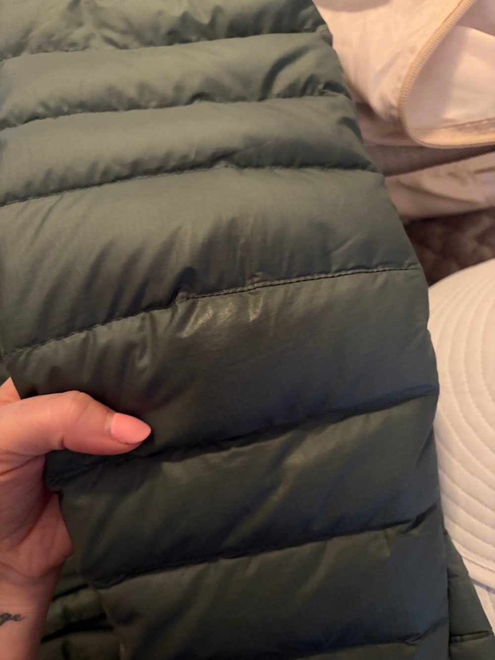 Patagonia Women's Puffer Jacket in Sage Green - Picture 12 of 13